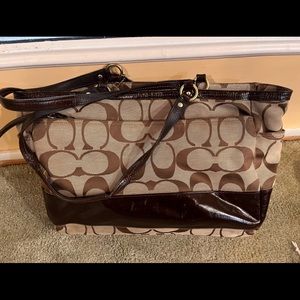 COACH tote. Great condition. Authentic Coach. Pre-owned.